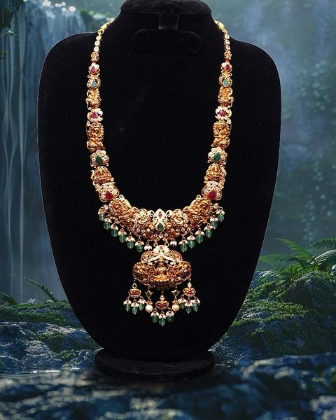 Nakshi haram with lakshmi pendant, kempu polki stones, emerald bead fringe and pearl drops. Photographed at the shop.